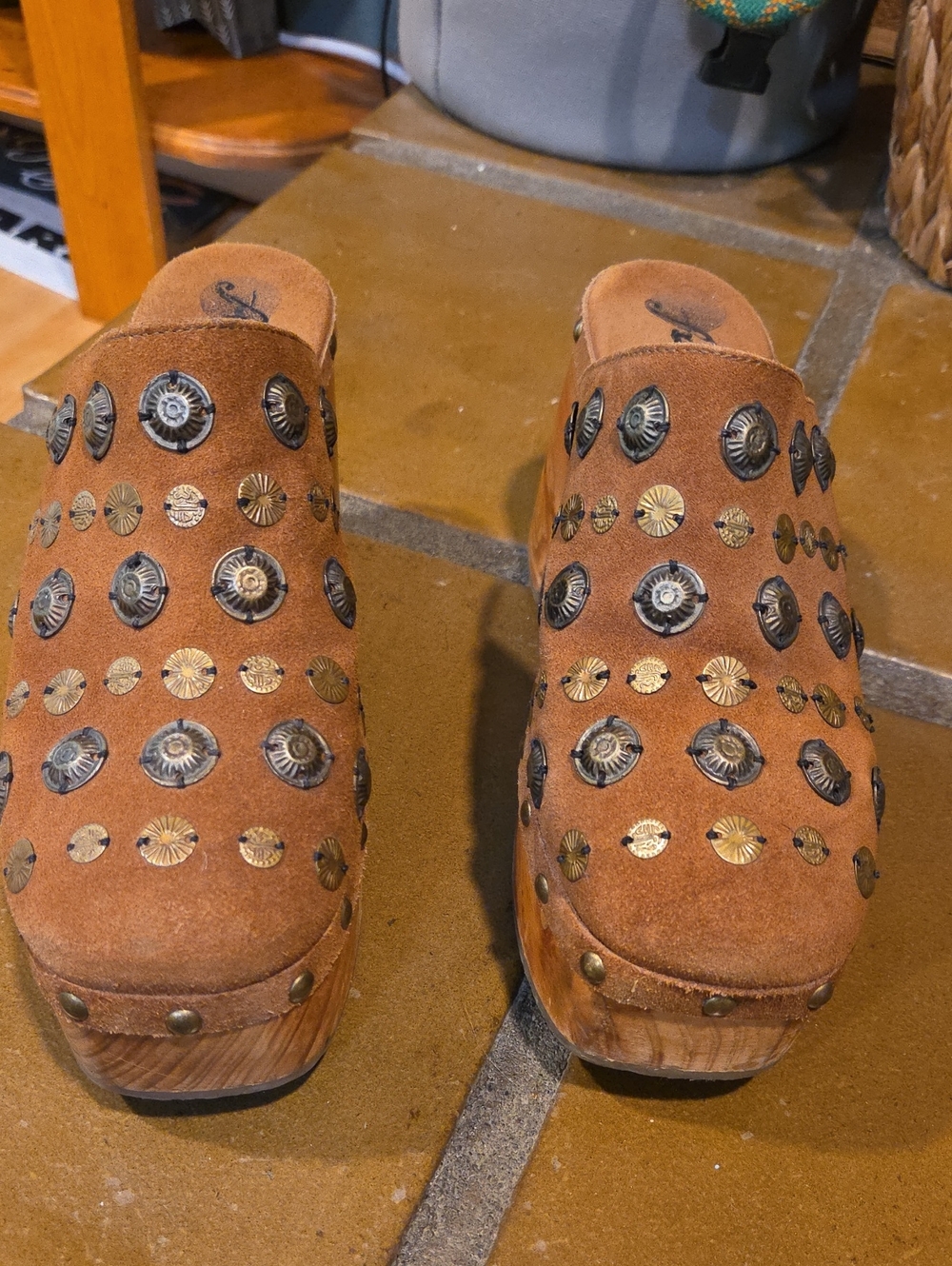 Claudia Clogs - Picture 4 of 12